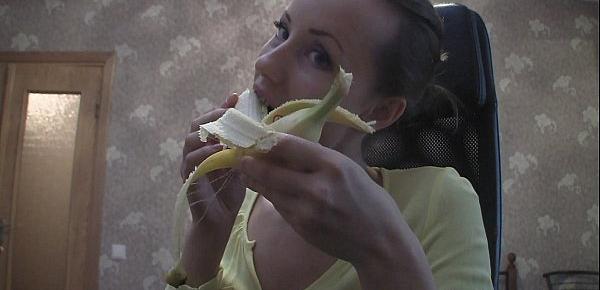  Gorgeous beauty and the exotic fruits on webcam